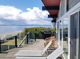 The Coastal Cottage - Direct Beach Access，位于Point Roberts的酒店
