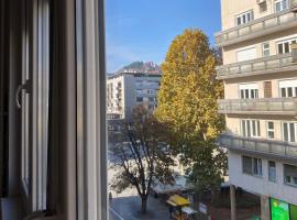 Square View Apartment，位于乌日策的酒店