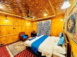 New Zealand Group Of Houseboats