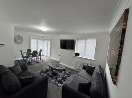 The Modern Balcony Apartment - 2 Bed 1 Bath Private Parking，位于米尔顿凯恩斯的酒店