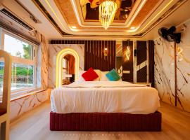 Beach Paradise Day Cruise Houseboat，位于阿勒皮的船屋