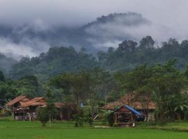 PANAKLUEA Cottage & Crafts - พนาเกลือ，位于Ban Kham的宠物友好酒店