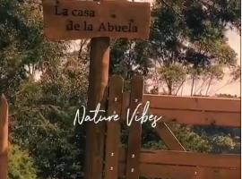 Ecolodge La Casa de la Abuela Camp，位于圣埃伦娜的酒店