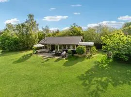 Cozy Home In Jægerspris With Kitchen