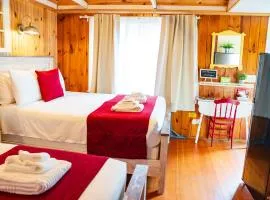 Cottage 4 - 1 Bed w/ Loft / 1 Bath & Courtyard