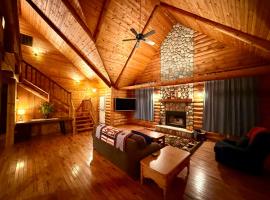 Serene Log Cabin Forest Retreat，位于拉波特的酒店