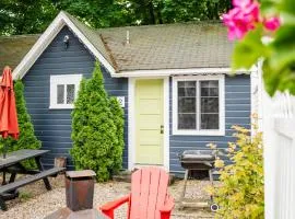 Cottage 5-6 - 2 Bedroom 1 Bath End Unit with Kitchenette Private Courtyard Pet Friendly fee applies