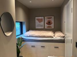 Koselig liten boenhet rett ved SNØ，位于罗伦斯固克的酒店