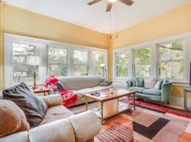 Eau Claire Retreat Close to Campus and Dtwn!