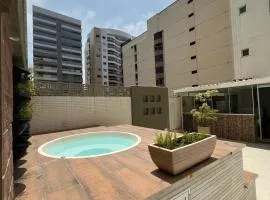 Apt 3q luxo com ar e jacuzzi na Beira Mar