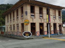 HOSTAL CASA VICTORIA PIJAO，位于Pijao的酒店