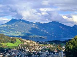 Tiny Höllhof Adventure - near Lucerne，位于卢塞恩的露营地