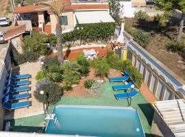 Apartment Tritone in Luxury Villa with Shared Pool，位于托雷拉皮罗的酒店