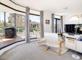 The Wellington - A Beachside Balcony Haven，位于纳拉宾的酒店