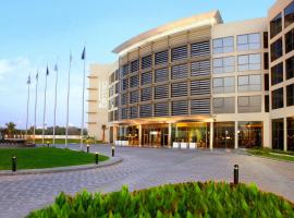 Centro Sharjah，位于沙迦阿尔·贾瓦哈尔会展中心附近的酒店