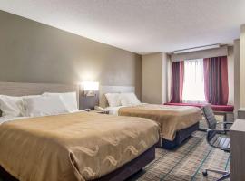 Quality Inn & Suites Grove City-Outlet Mall，位于格罗夫城的酒店