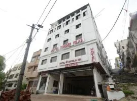 Hotel shree Dhwaja Inn - 100 meter from shreenathji Temple