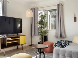 Mountain View 2BR 1 Bath Retreat with Private Lanai，位于帕西菲卡的酒店