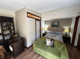 Blue Mountains Ferncreek studio retreat pet friendly，位于Hazelbrook的酒店