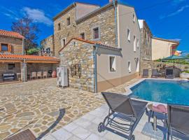 Gorgeous Home In Smarje With Heated Swimming Pool，位于Šmarje的酒店