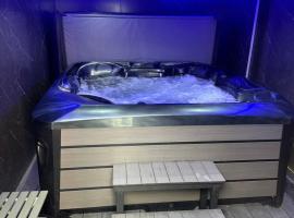 Hot tub hideaway，位于曼彻斯特的酒店