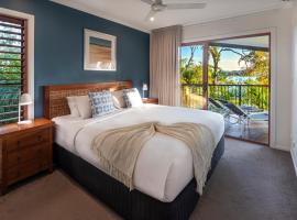 Heliconia 1 Hamilton Island 3 Bedroom Ocean Views with Golf Buggy，位于汉密尔顿岛的酒店