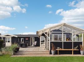 Stunning Home In Juelsminde With Wifi，位于森讷比的酒店