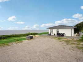 Stunning Home In Esbjerg V With Kitchen，位于埃斯比约的酒店