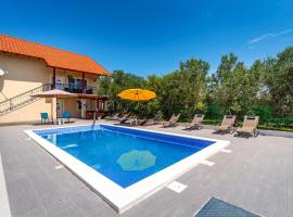 Five-Bedroom Holiday Home In Suhovare，位于Suhovare的酒店