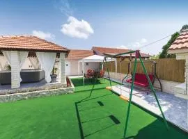 Two-Bedroom Holiday Home In Sukosan