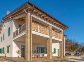 Awesome Apartment In Valnogaredo Pd，位于Boccon的酒店