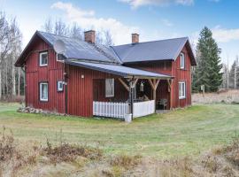 3 Bedroom Cozy Home In Kristinehamn，位于Edet的酒店