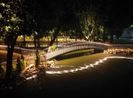 Best Western Resort Country Club，位于古尔冈的酒店