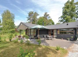 Pet Friendly Home In Grenaa With Kitchen，位于格雷诺的酒店