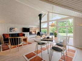 Summer House Close To Nature And Beach，位于德隆宁莫勒的酒店