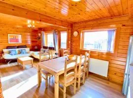 Peaceful Cowslip Lodge - Finlake Spa Resort in Devon