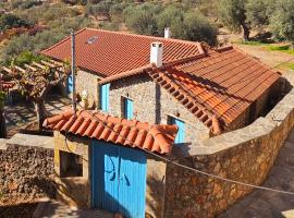 Peloponnese Hideout - Traditional stone house，位于阿克拉塔的酒店