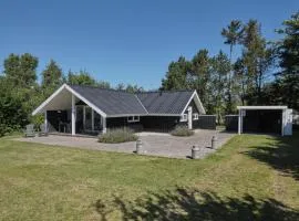 Beautiful Home In Rønde With 3 Bedrooms And Wifi