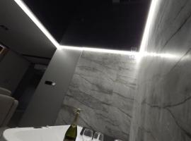 Apartament w Centrum z Jacuzzi, prywatny parking klimatyzacja 3，位于拉多姆的酒店