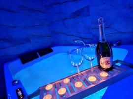 Apartament w Centrum z Jacuzzi, prywatny parking, klimatyzacja 4，位于拉多姆的酒店