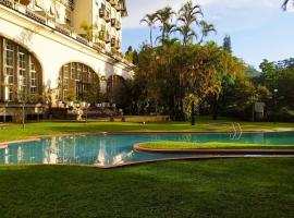 Lofts Luxo Xavishome Palacio Quitandinha Petropolis，位于彼得罗波利斯的酒店