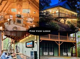 Wrap-Around Porch, Hot Tub and Game Room，位于布洛英罗克山的酒店