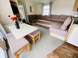 Newquay Retreat with holiday park facilities on your doorstep，位于纽基的酒店