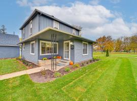 Home on Legacy Hills Golf Course with Patio!，位于拉波特的酒店