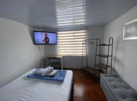 Casa PRIVADA en Manizales Exclusiva y cómoda totalmente equipada Contiguo a la Monumental Plaza de toros, Cerca al Mirador de Chipre y al centro histórico de la ciudad，位于马尼萨莱斯的别墅