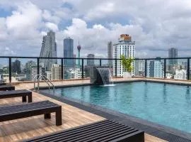 Pendennis Fern - 4-Bedroom Luxury Retreat with Rooftop Pool in Central Colombo