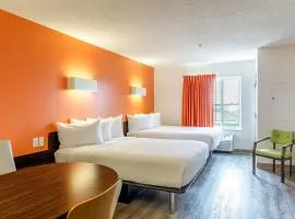 赫丁利西温尼伯第6汽车旅馆