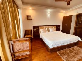 Surya Lake View Retreat，位于Tehri的酒店
