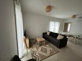 Appartement avec jardin，位于Châteauneuf-de-Galaure的酒店