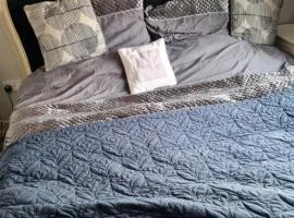 75 Park Prewett Dbl room with Super King bed
